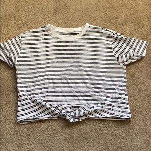 Hollister Front tie Cropped T-shirt